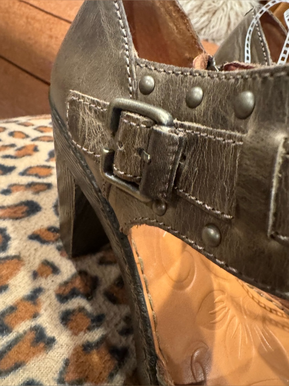 NWT Børn Tierney Platform Heels in Green Size 8/39 - Picture 4 of 12